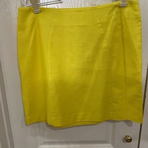 Bright yellow skirt back zipper Loft
